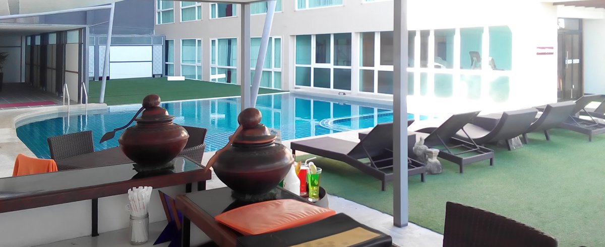 Movenpick Suriwongse Hotel Chiang Mai Pool and Lounge